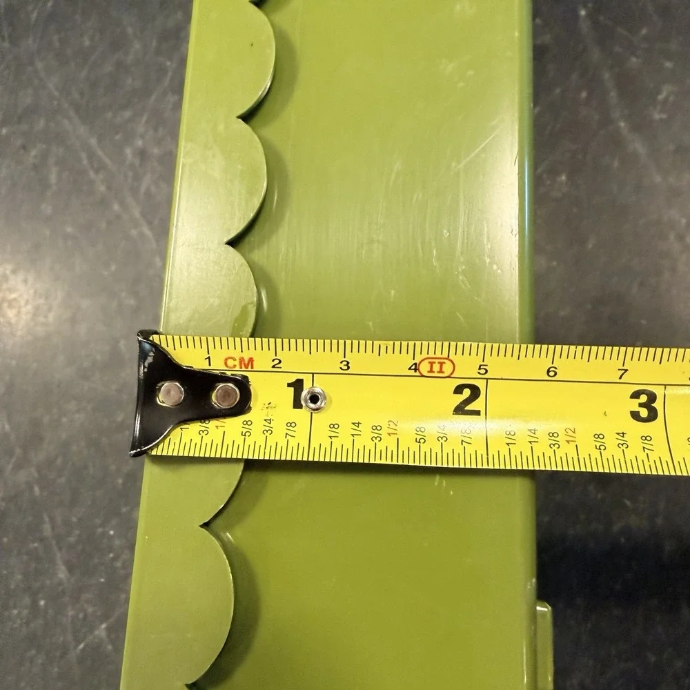 Vintage Avocado Green Tissue Box Holder Scalloped Edge Plastic Box Bathroom